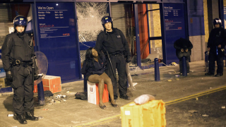Illustration for article titled Scenes from a Riot: Electronics Stores Sacked by British Looters